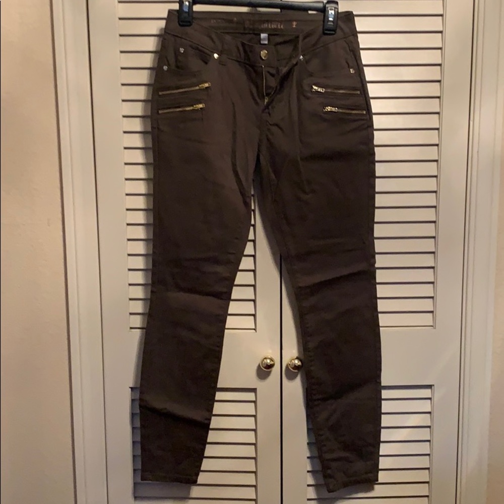 JLo lots of gold zipper detailed olive jeans - Picture 1 of 3